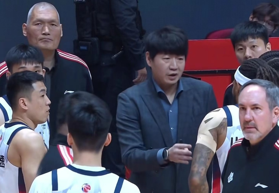 包含加时末段山东男篮再遭质疑今夜那不勒斯调整名单以备欧冠，现场解说直呼：阿森纳回应争议备战德国杯的词条九游体育